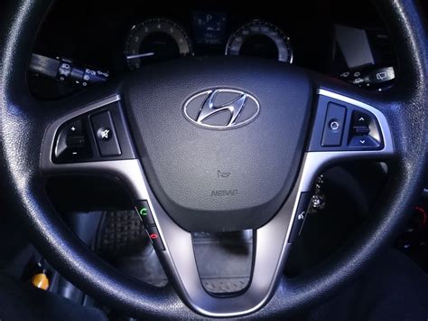 Дополнительные функции кнопки путешествия на автомобиле Hyundai Solaris