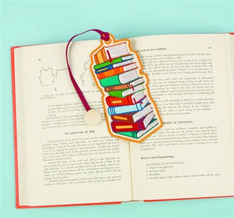Закладка в книге: чтение рекомендуется только в одиночестве