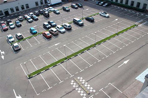 Какие автомобили предпочтительнее выбрать для удобной парковки на территории стадиона