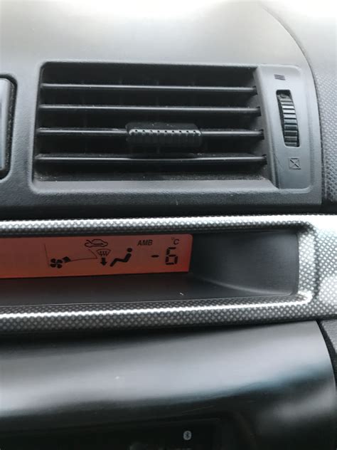 Особенности размещения датчника окружающей среды в автомобиле Mazda Tribute