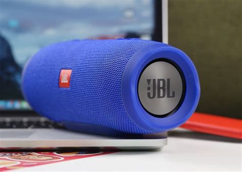 Подключение аудиоустройств к портативной колонке от JBL: ключевые нюансы