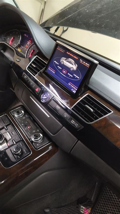 Поиск мощного источника питания в автомобиле Audi A8 Лонг