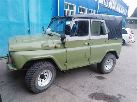 Положение марки автомобиля на кузове УАЗ 31512: способы и основные черты