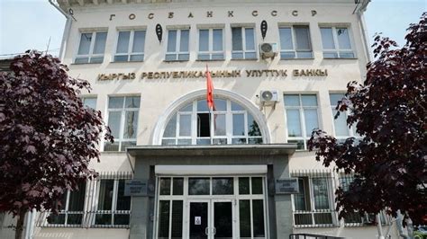 Посетите утвержденные финансовые учреждения и обменные бюро
