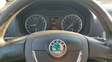 Роль и взаимодействие электронного блока управления в автомобиле Škoda Octavia Tour