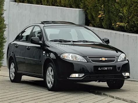 Сравнение размещения выключателя задней крышки автомобиля Chevrolet Lacetti с конкурентами